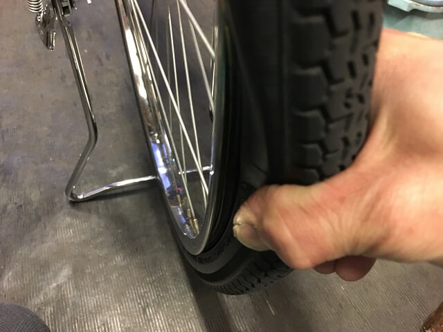 自転車のタイヤレバーの使い方