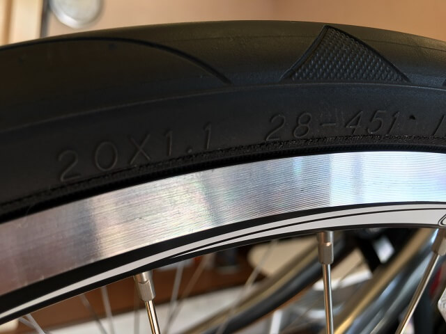 自転車タイヤサイズ見方　20インチ451サイズ