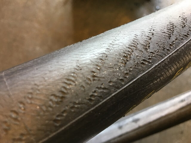 自転車パンクの原因　タイヤ内側でチューブが擦れてパンク