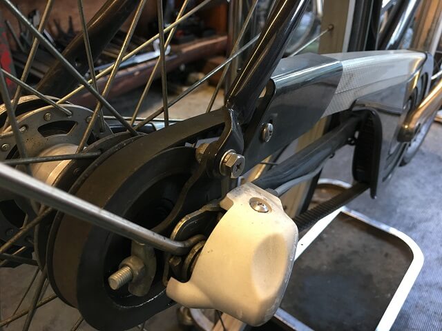 ベルトドライプ自転車後輪タイヤ交換作業開始