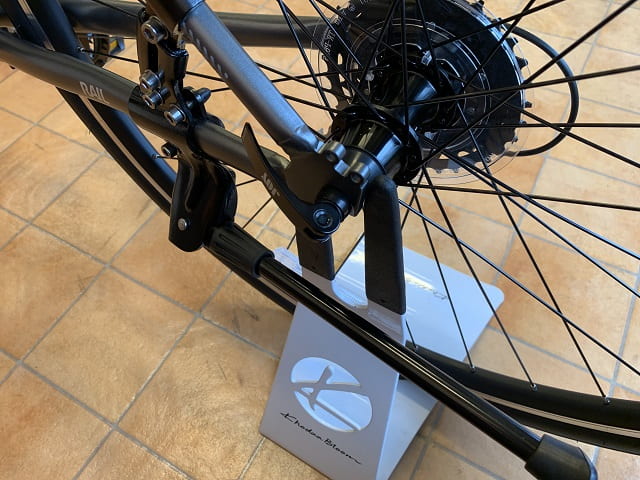 簡単 便利 後輪片側を置くだけで安定感抜群の自転車用ディスプレイスタンド