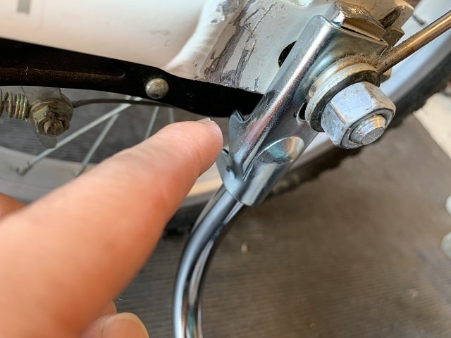自転車補助輪取付金具の位置の隙間が空いてはダメ