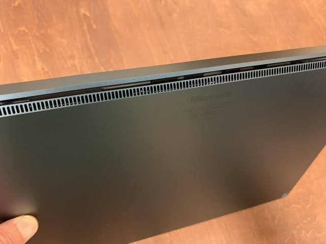 Surface Laptop3 13.5インチ排気口　