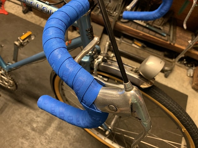 ヴィンテージプジョー自転車ランドナーにコットンタイプのバーテープ