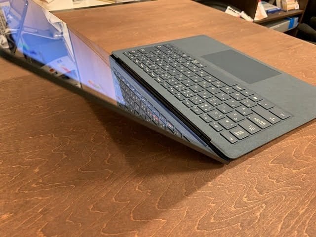 Surface Laptop3 13.5インチ画面傾き角度