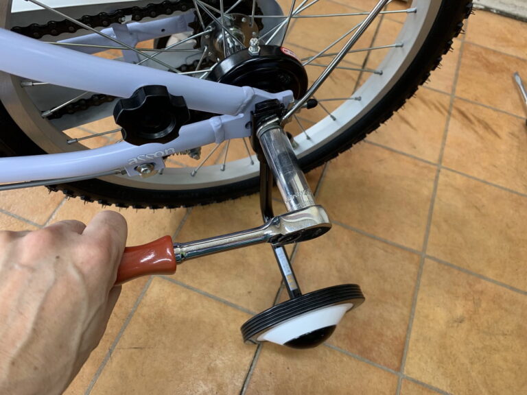 自転車 スタンド ナット