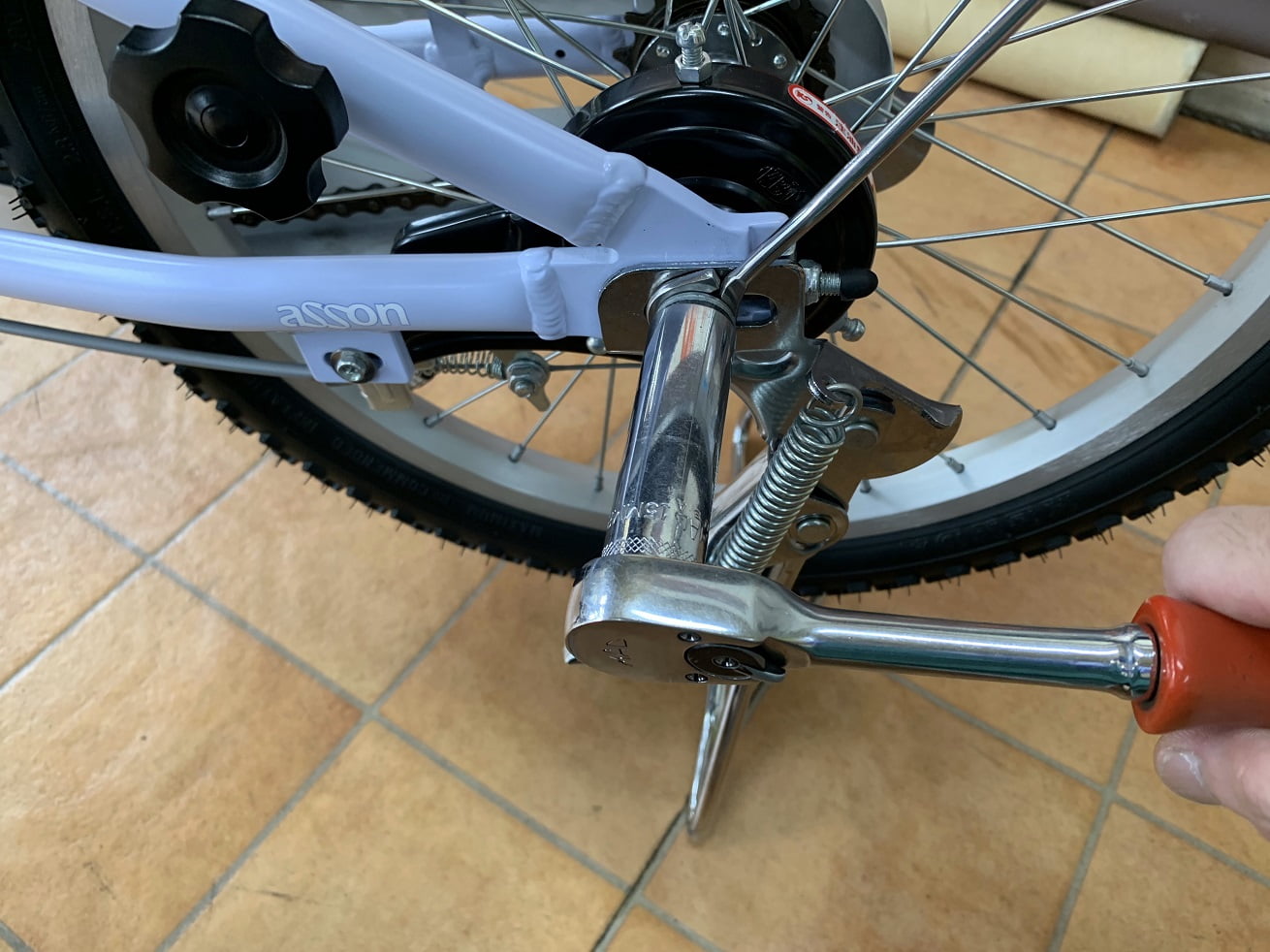 自転車 ロック ナット 外し 方