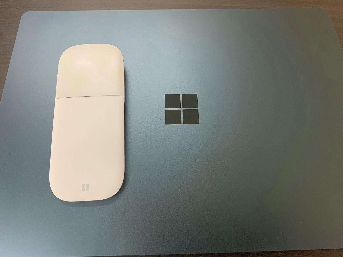 Microsoft Surface Arc MouseとSufaceノートパソコン