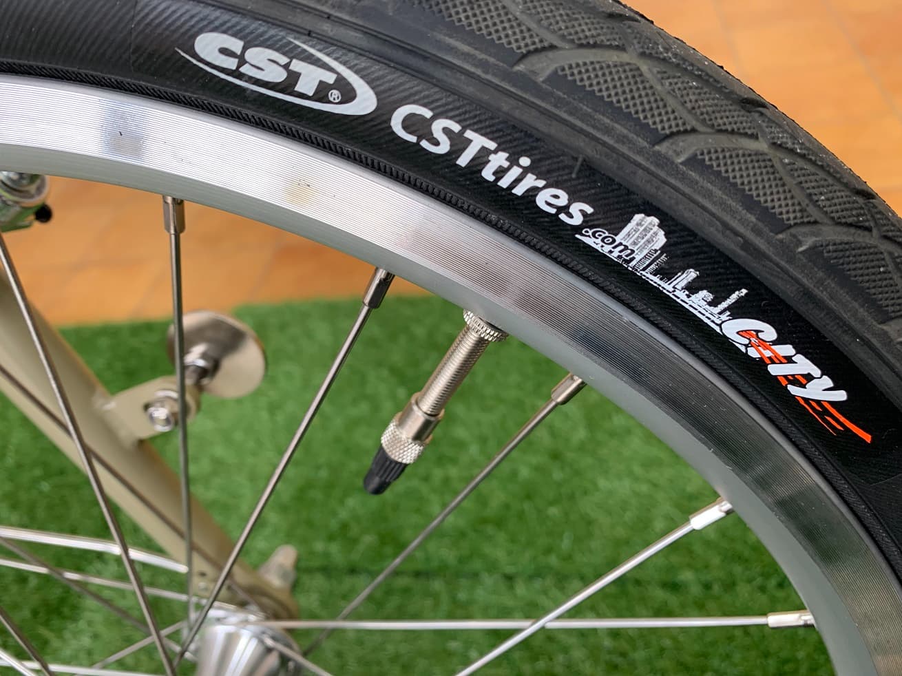おすすめ折り畳み自転車ESR「PURSUER LC」20×1.5タイヤサイズ