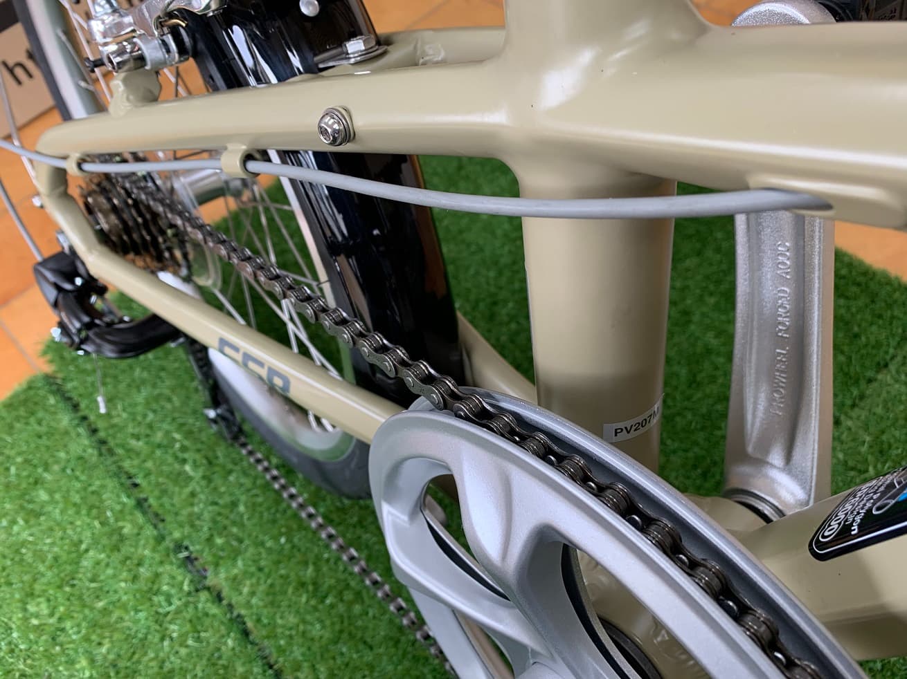 おすすめ折り畳み自転車ESR「PURSUER LC」シフトケーブルガイド