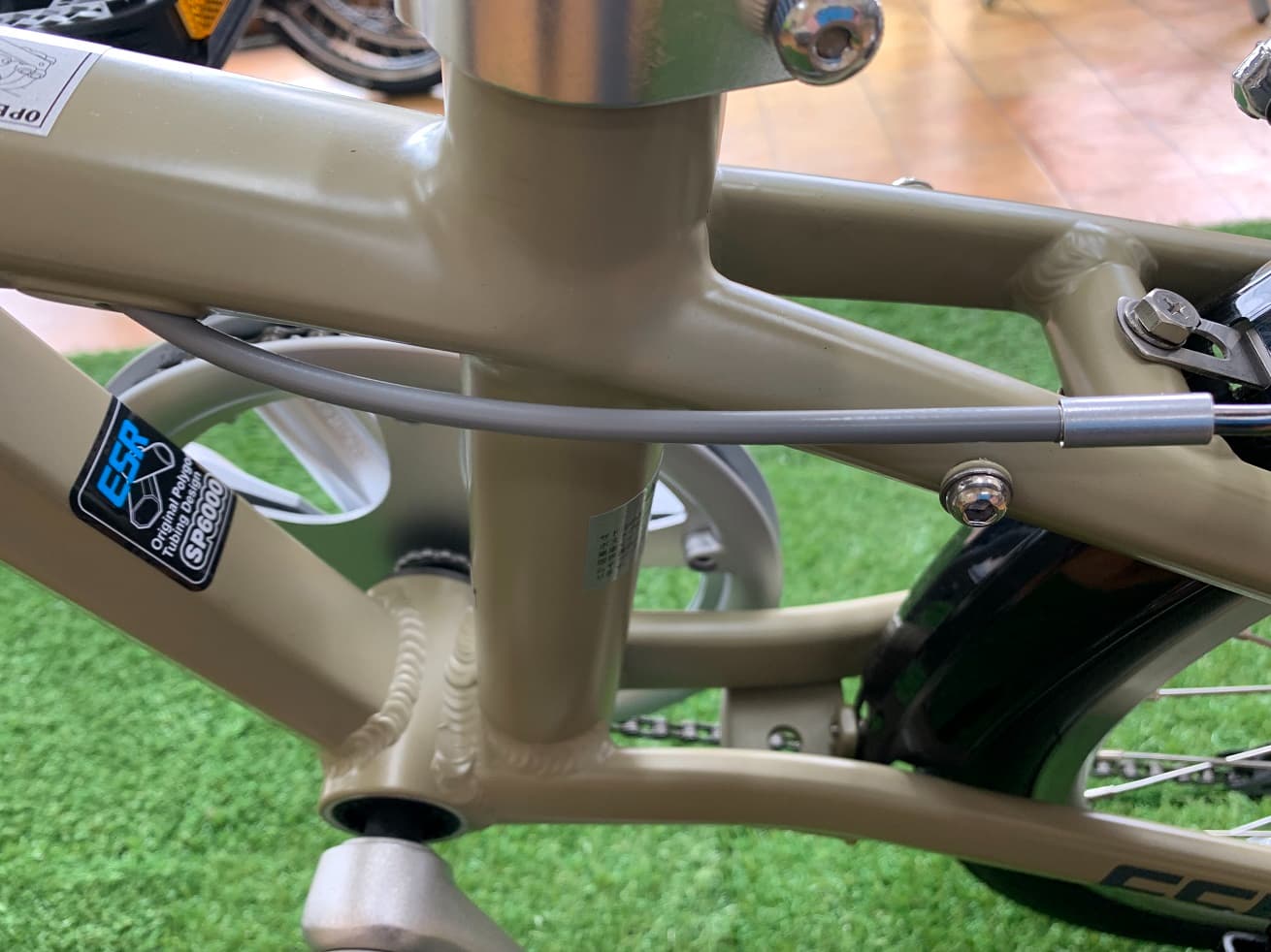 おすすめ折り畳み自転車ESR「PURSUER LC」ぶれーきけーぶる内装フレームリア部