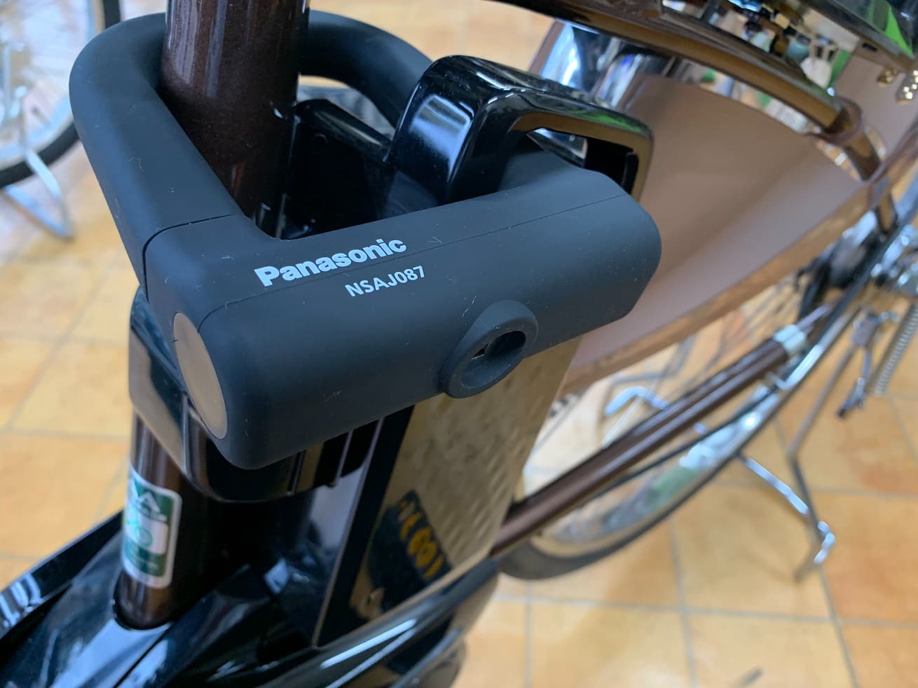 バッテリー盗難防止にPanasonicミニU型ロックを施錠し完了