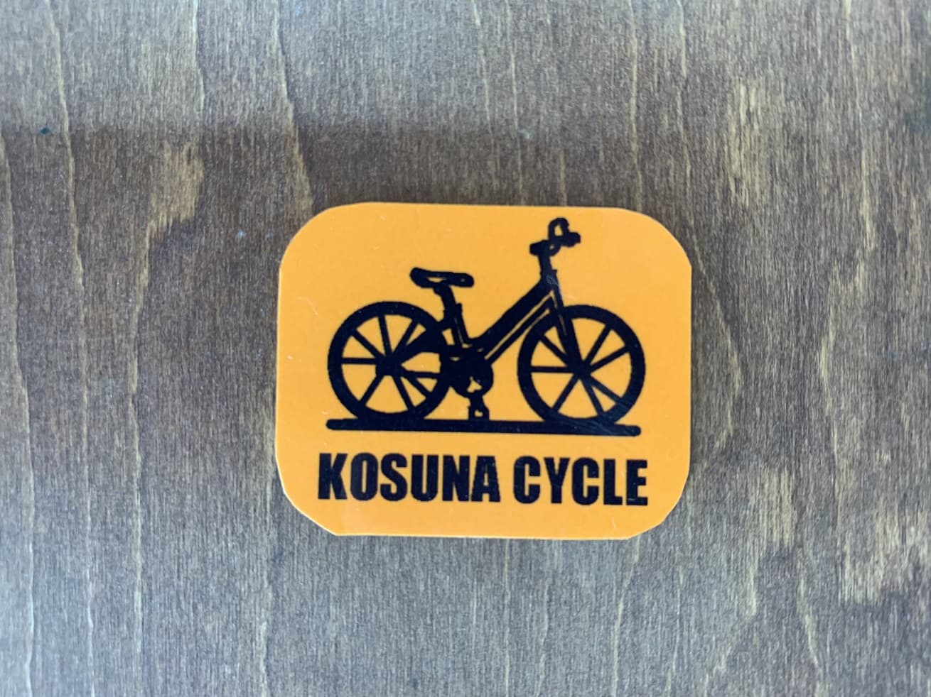 自転車屋さんが作った「KOSUNA CYCLE」のオリジナルデザインステッカー